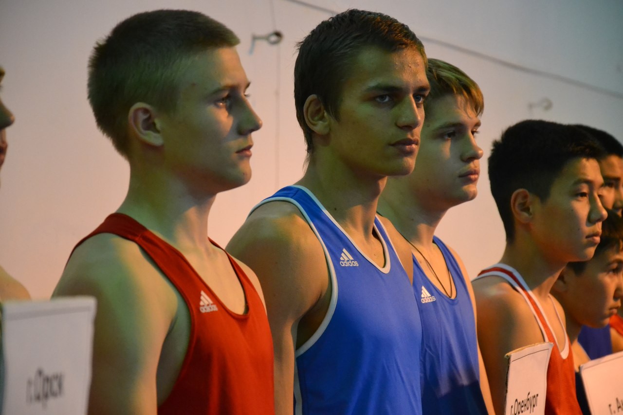 Оренбургские боксеры привезли 5 медалей с турнира в Новотроицке