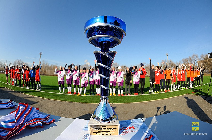 Городской турнир по футболу среди женских команд