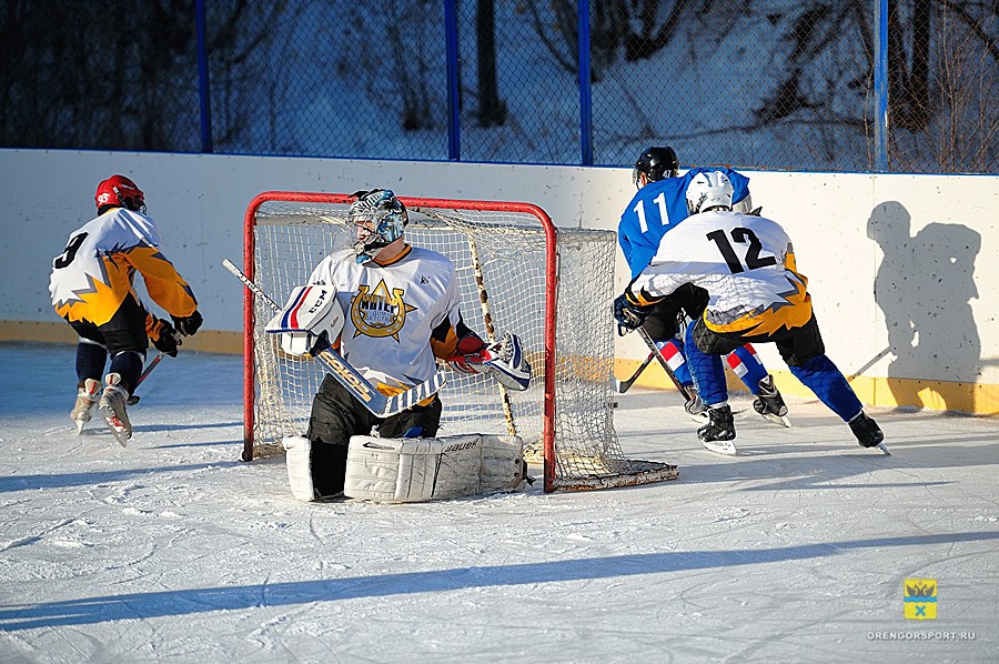 Хоккейный матч между командами СШ № 1 и домом Детства